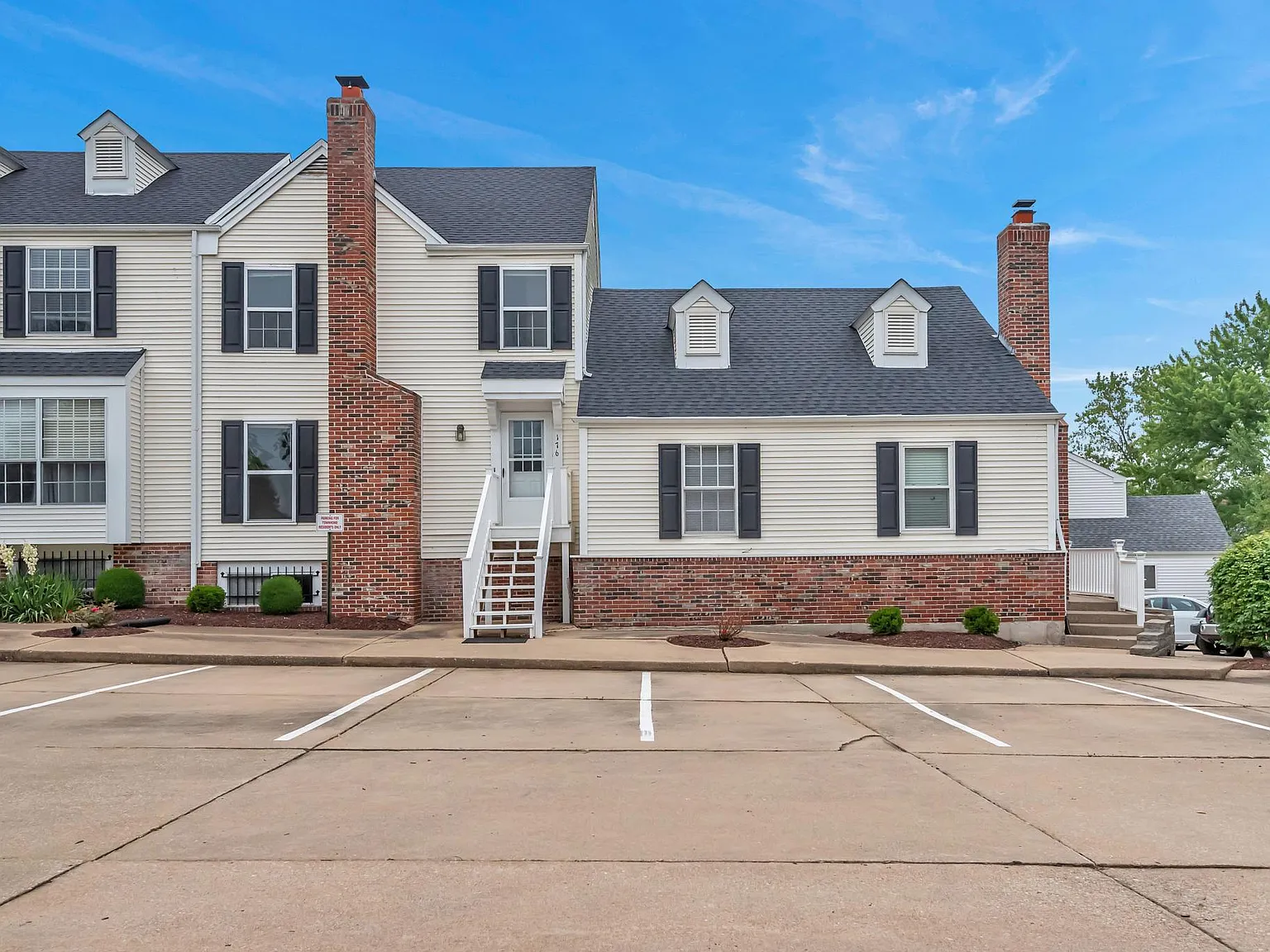 3 bed, 2.5 bath, 1300 sqft, $2,200 — Photo 1