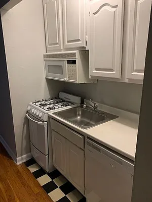 Rented by Salon Realty Corp | media 15