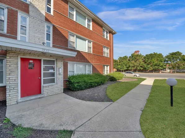7932 S Pulaski Rd #301-E, Chicago, IL 60652