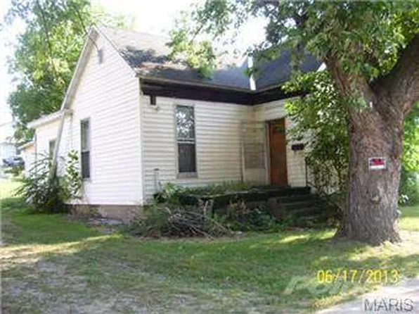2204 Spruce St, Hannibal, MO 63401