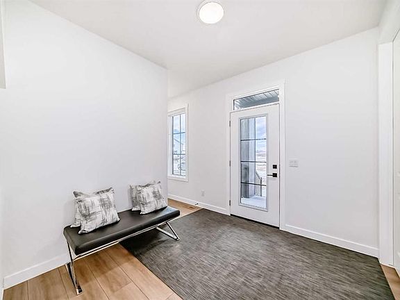 3rd image of 605 NW Sailfin Dr