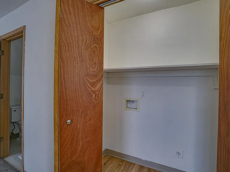 Beverly Rose Apartments — Photo 16
