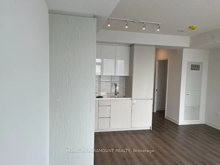 28 Interchange Way #1705 — Photo 6