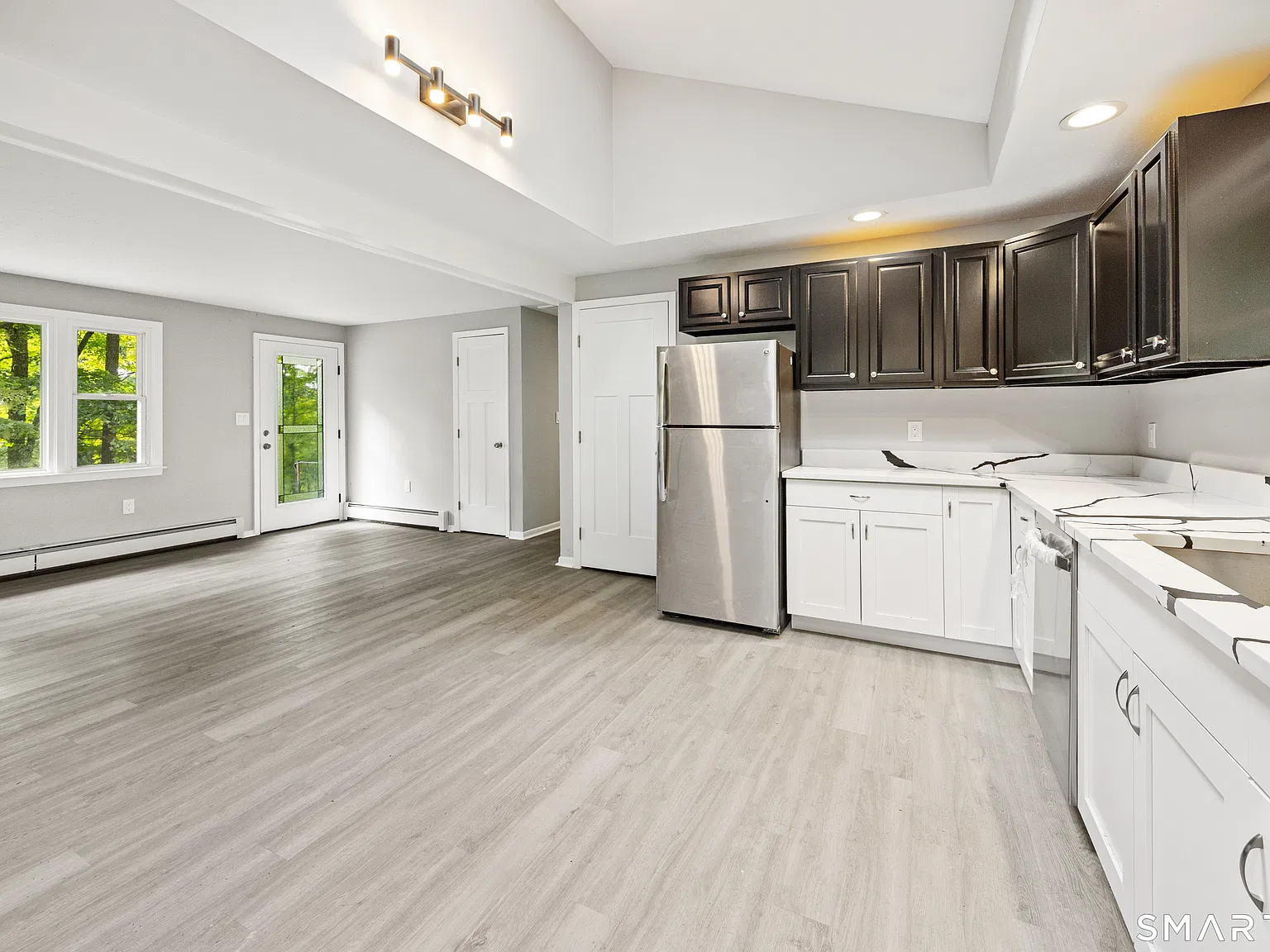 3 bed, 1.0 bath, 912 sqft, $2,600 — Photo 3