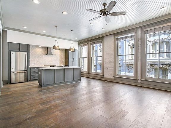 4th image of 219 Royal St #403