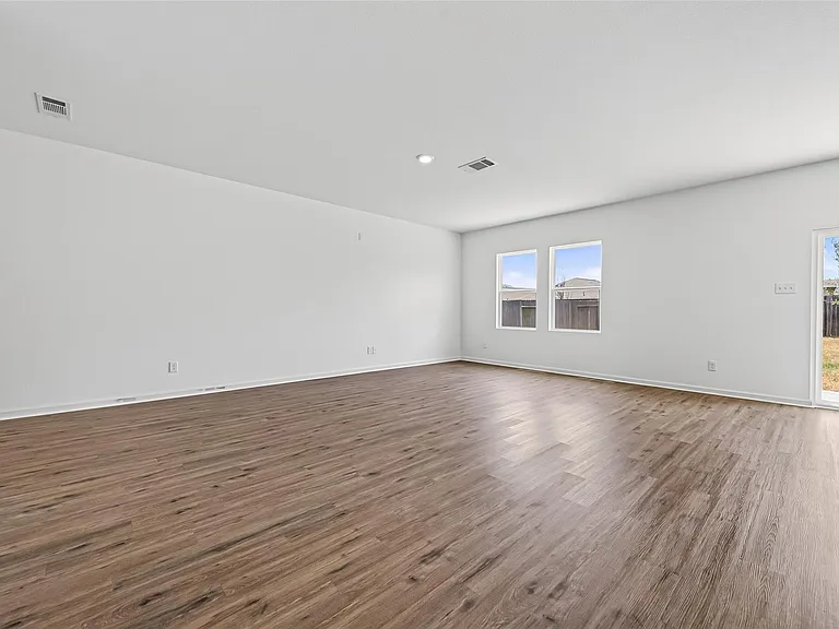 654 Amesbury Rd — Photo 11