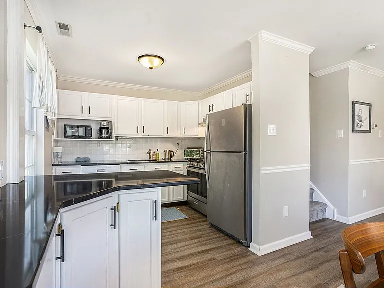 5905 Drawbridge Ct — Photo 7