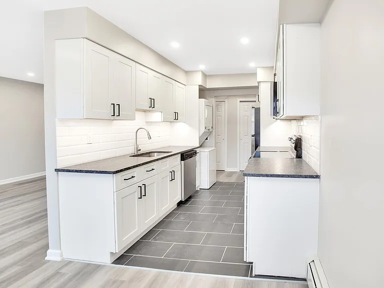 10 Forest Dr — Photo 2