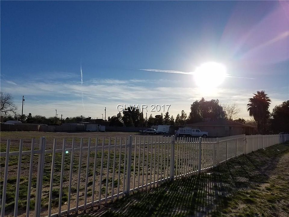 1st image of 4645 Woodland Ave