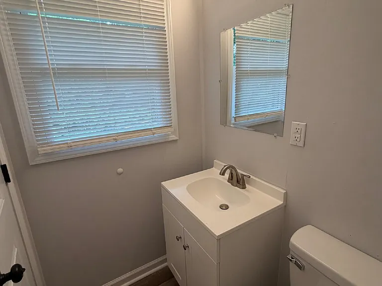 726 Lafayette Rd — Photo 15
