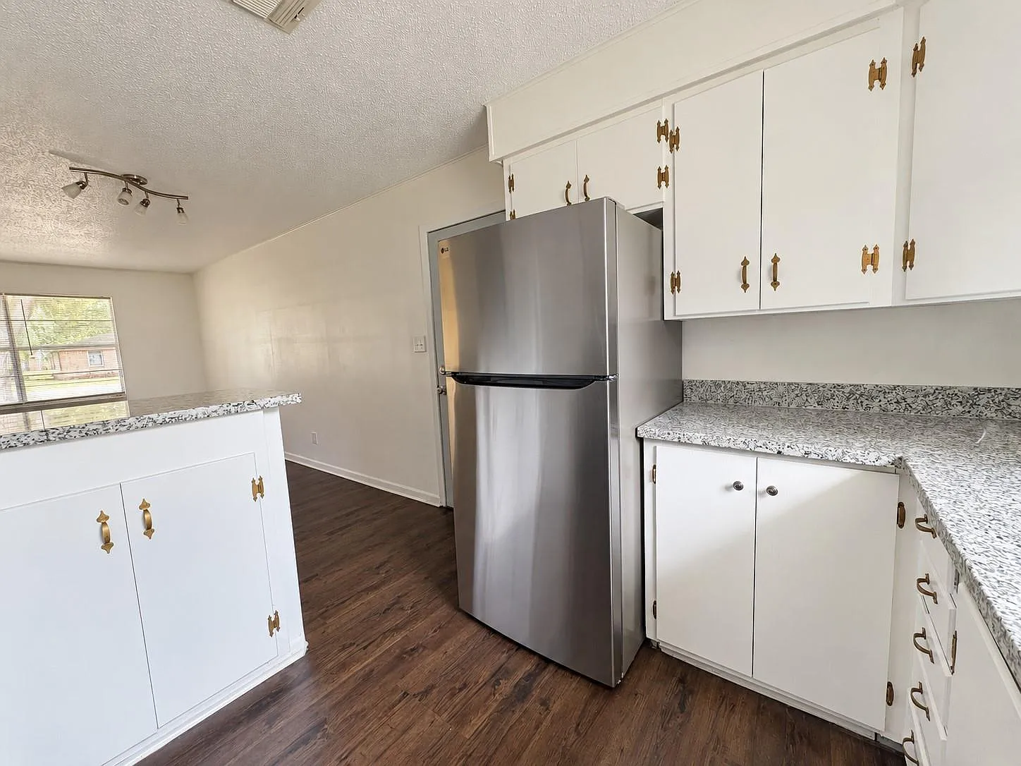3 bed, 1.5 bath, 1050 sqft, $1,450 — Photo 4