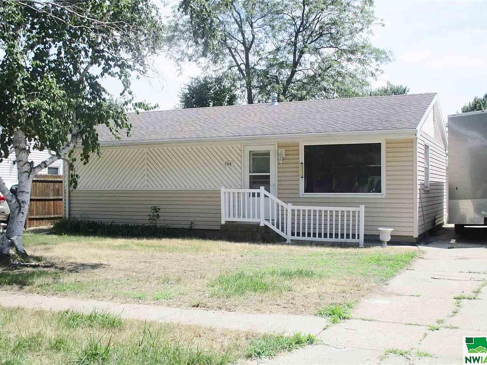 1st image of 706 E 12th St
