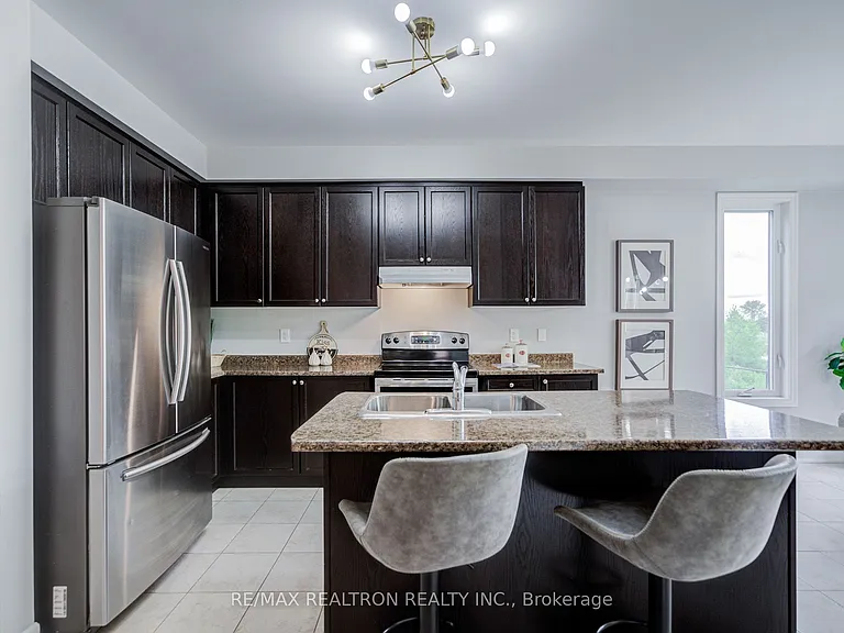 48 Robert Wilson Cres — Photo 9
