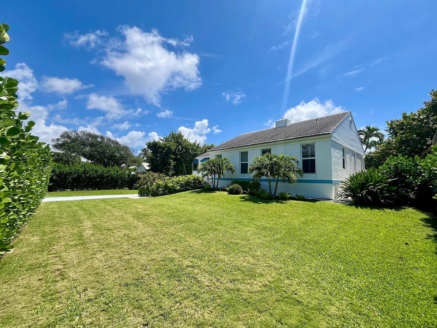 3 bed, 2.0 bath, 1566 sqft, $7,500 — Photo 4