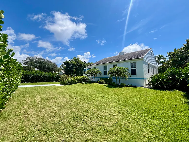 115 Dolphin Rd — Photo 4