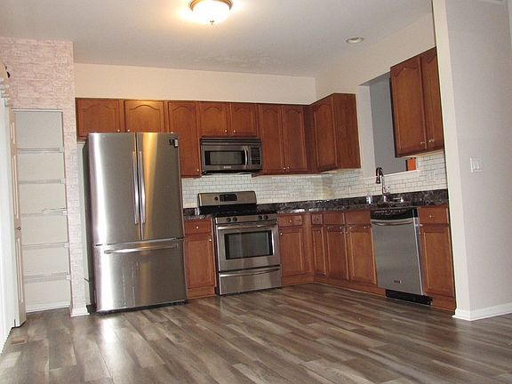 4th image of 855 Summit Creek Dr