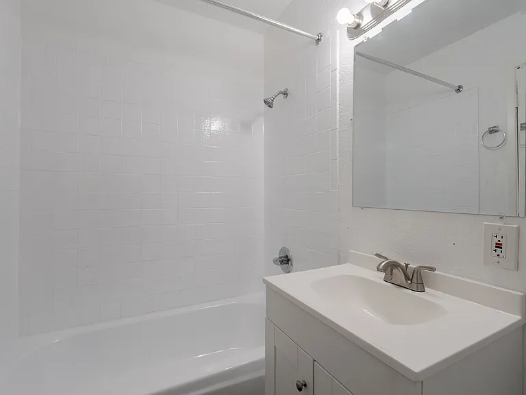 1421 E Roosevelt St #4 — Photo 13