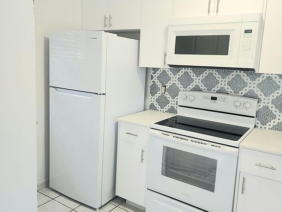 5th image of 11684 NW 39th St