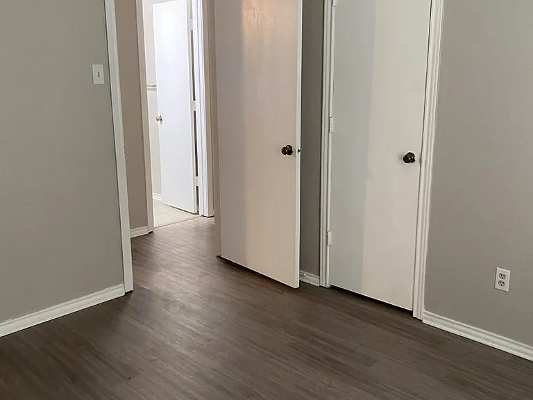 204 S 4th St — Photo 15