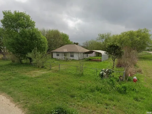 802 County Line Rd, Jourdanton, TX 78026