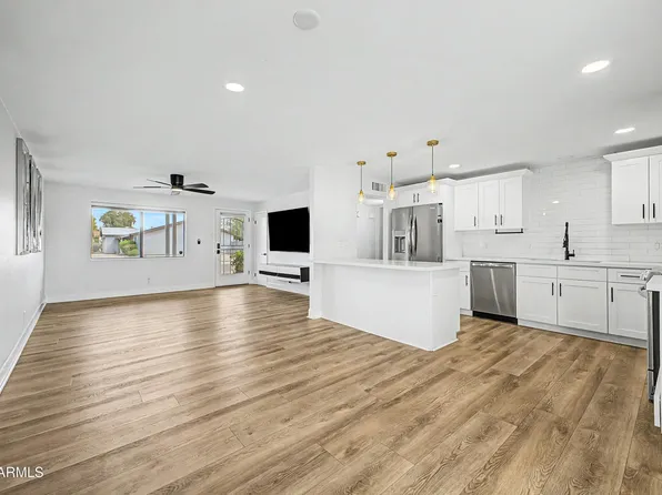 4101 E CALAVAR Road, Phoenix, AZ 85032