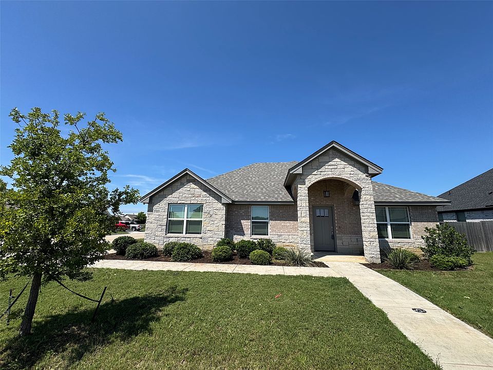 1st image of 1303 Oleander Dr