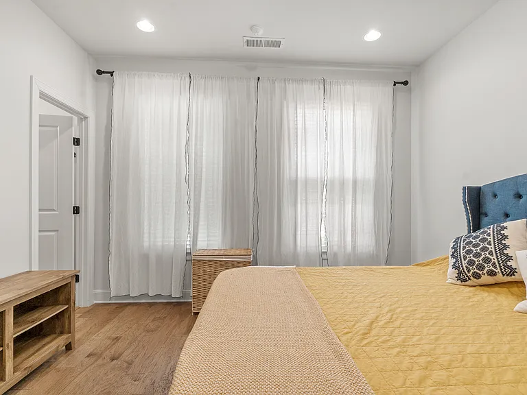 613 Harrington Hls — Photo 32