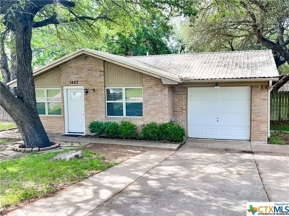 1402 W Avenue C, Lampasas, TX 76550