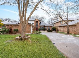 913 Wisperwood Dr, Rockwall, TX 75087