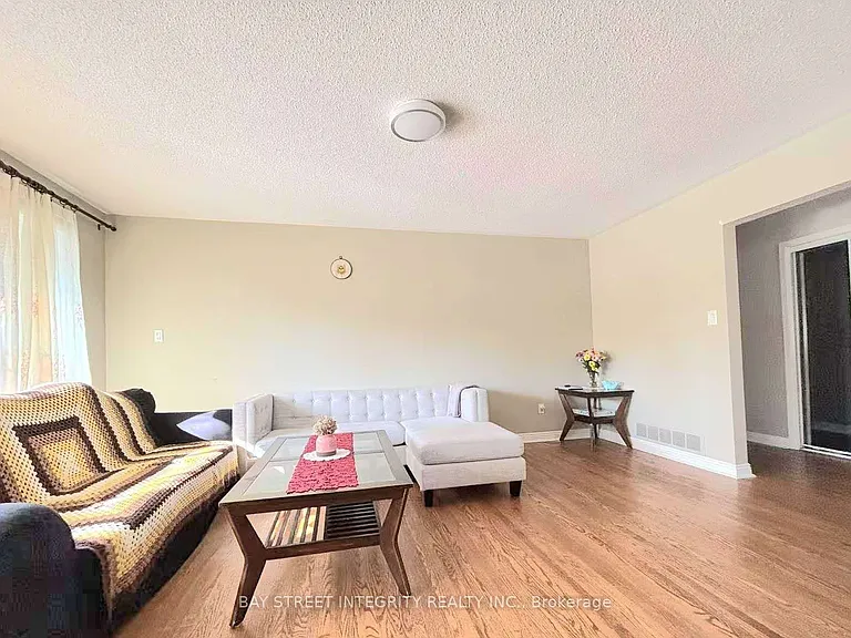 61 Chartland Blvd S #MAIN — Photo 6