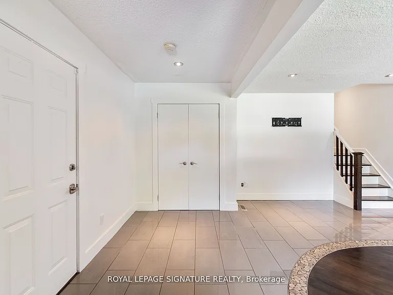 4 Patricia Ave #UPPER — Photo 8