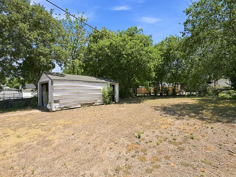 1548 McKenzie Ave — Photo 15