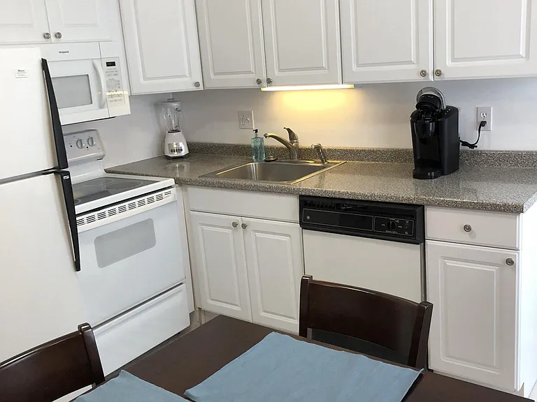1600 Asbury Ave #E — Photo 4