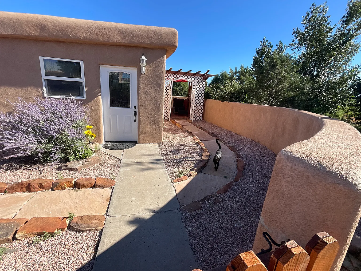 1 bed, 667 sqft, $2,400 — Photo 3
