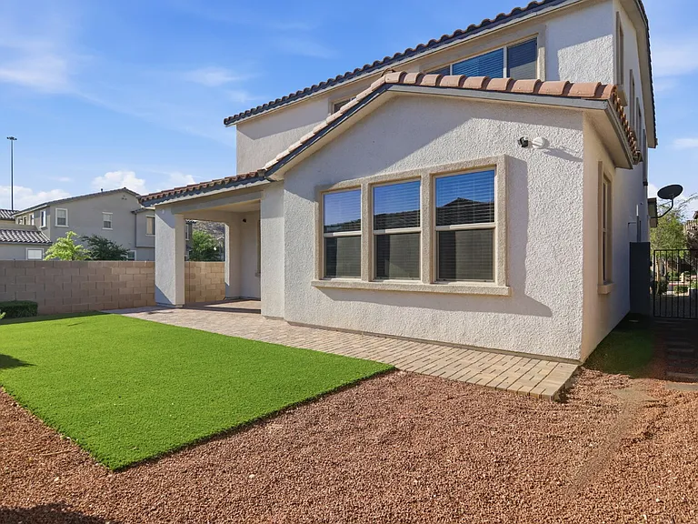 3158 Molinos Dr — Photo 52