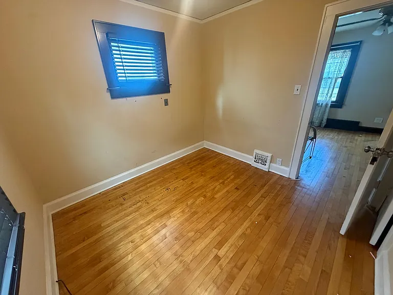 3504 S Clement Ave — Photo 5