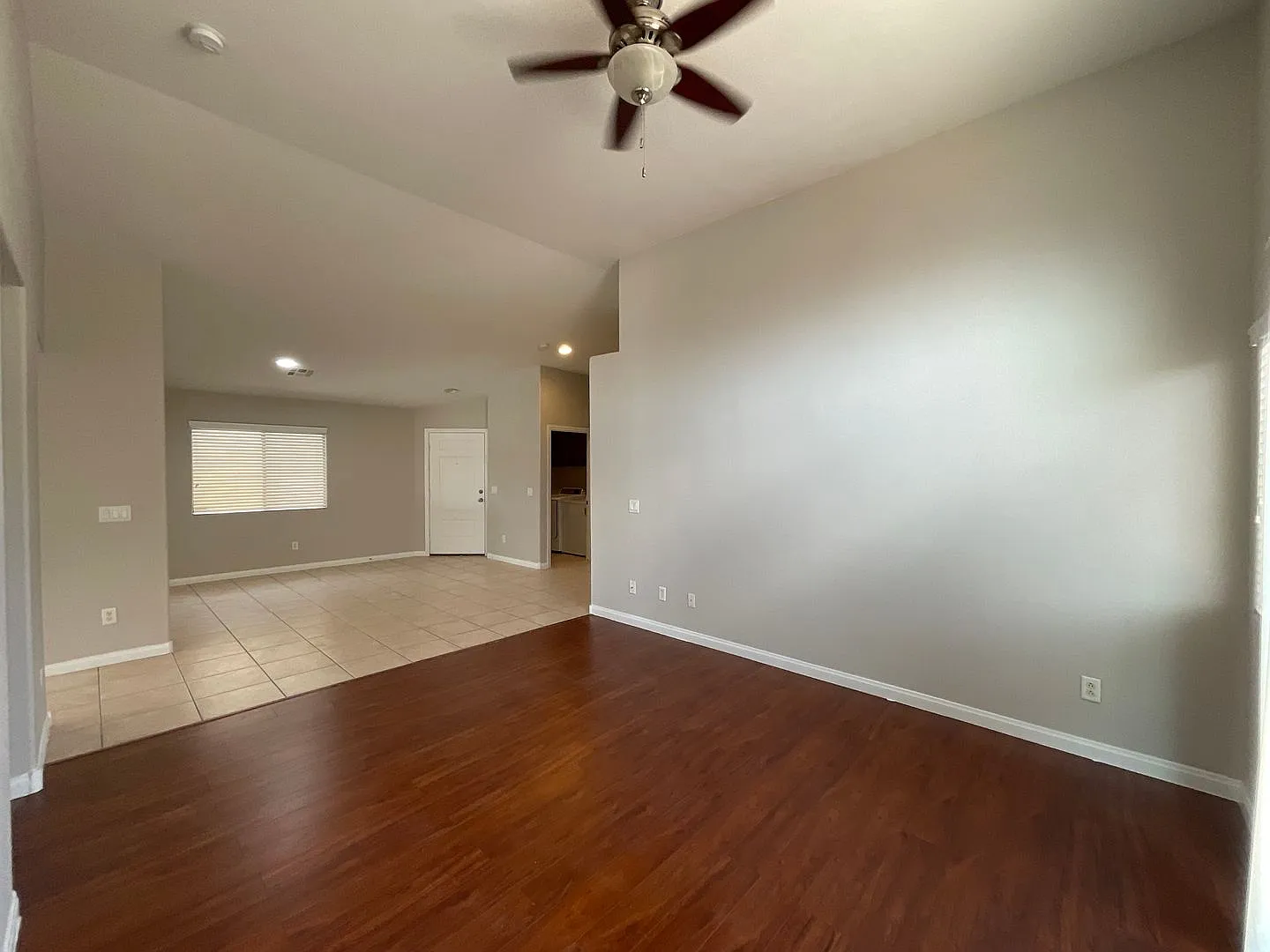 Spacious 3bedroom, 2bath, 2 car garage — Photo 4
