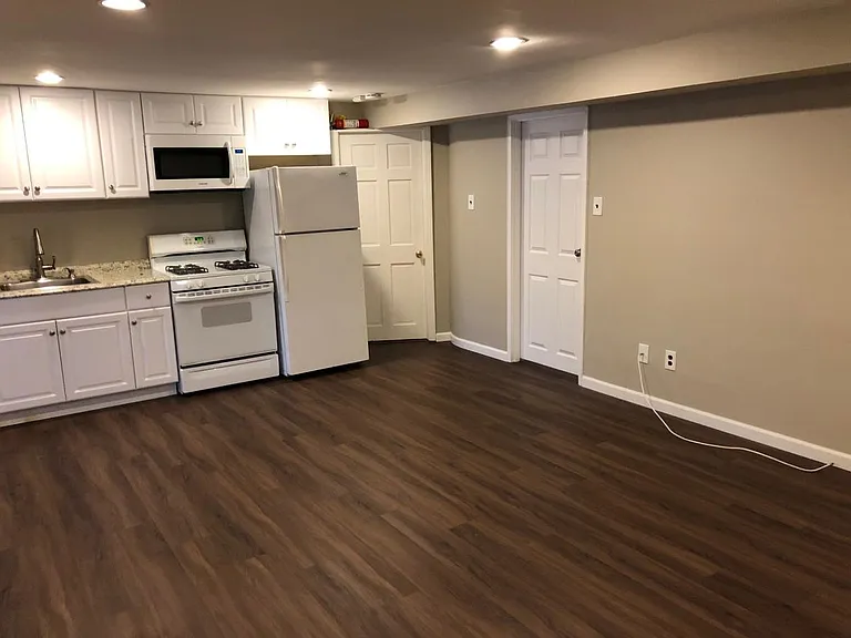 Main room/kitchen