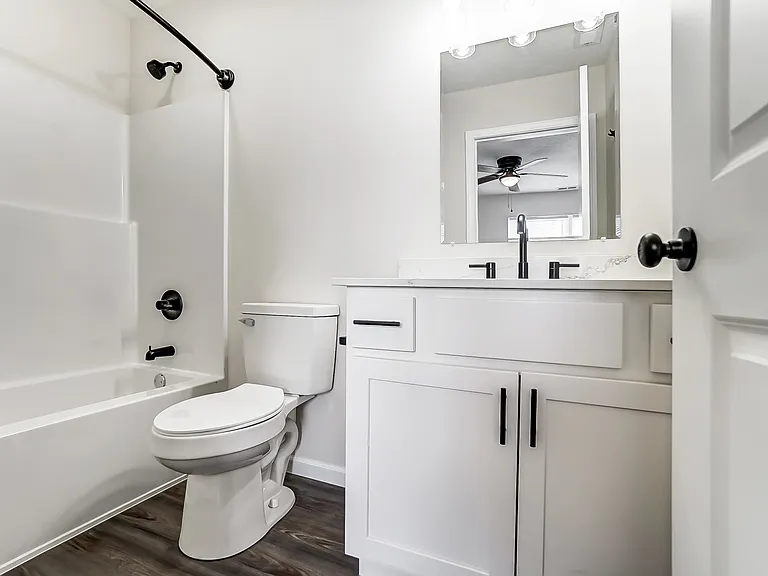 1432 W Elm St — Photo 10