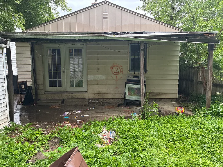 1141 Victoria Ave — Photo 15