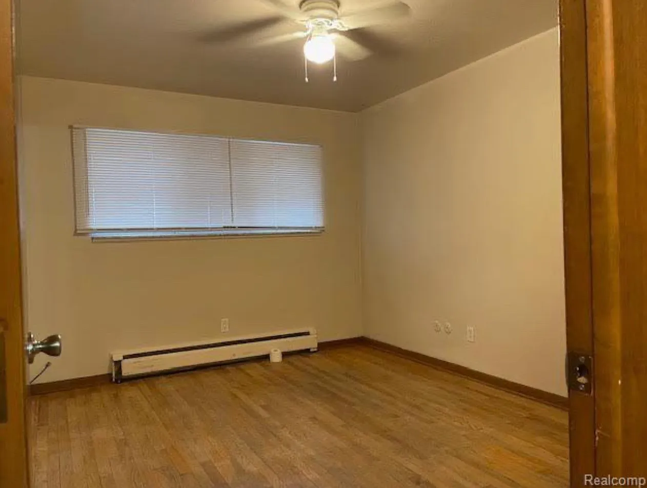 2 bed, 800 sqft, $1,200 — Photo 4