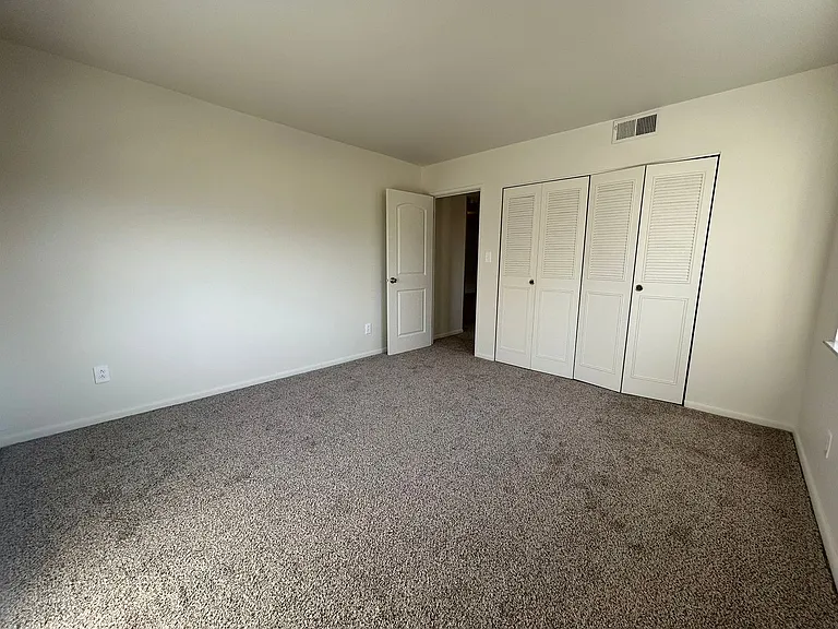 360 Maryland Ave — Photo 131