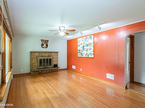 2nd image of 545 E 160th Pl