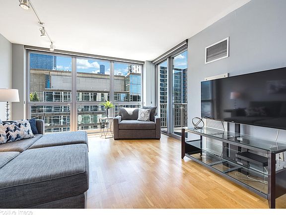 4th image of 200 W Grand Ave APT 1402