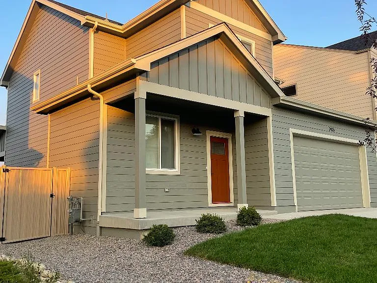 2405 Andrew Dr — Photo 2