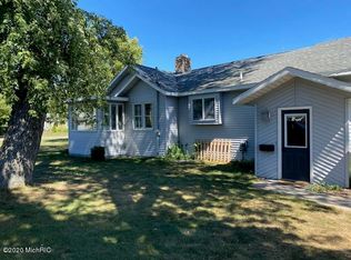 903 Hendrick Rd, Norton Shores, MI 49441