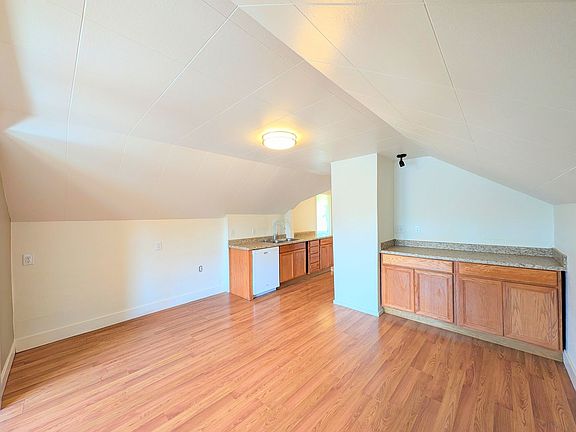 3rd image of 1022 Oakes Ave #B