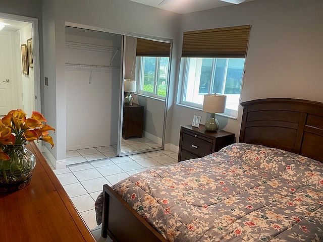 1st image of 994 NW 106 Avenue Cir
