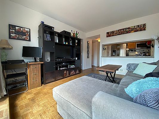 4th image of 393 W 49th St APT 5E