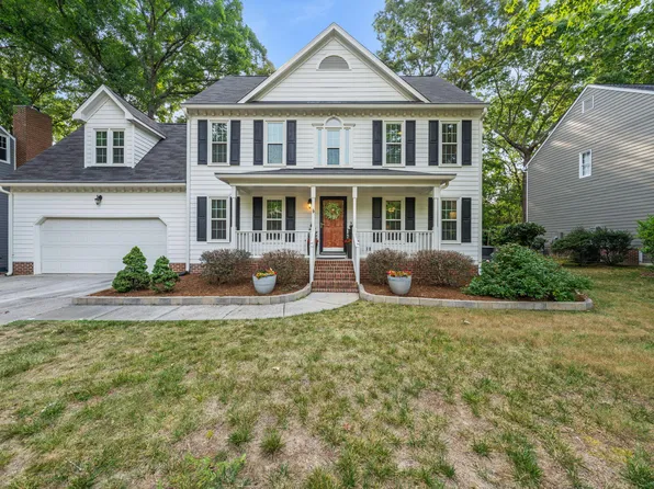514 Autumngate Dr, Cary, NC 27518